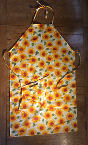 Bright and functional 100% cotton apron, various designs