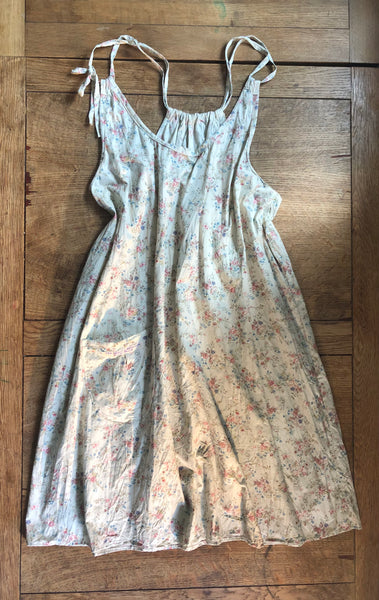 Cream floral print cotton women’s pinafore dress (44” bust)