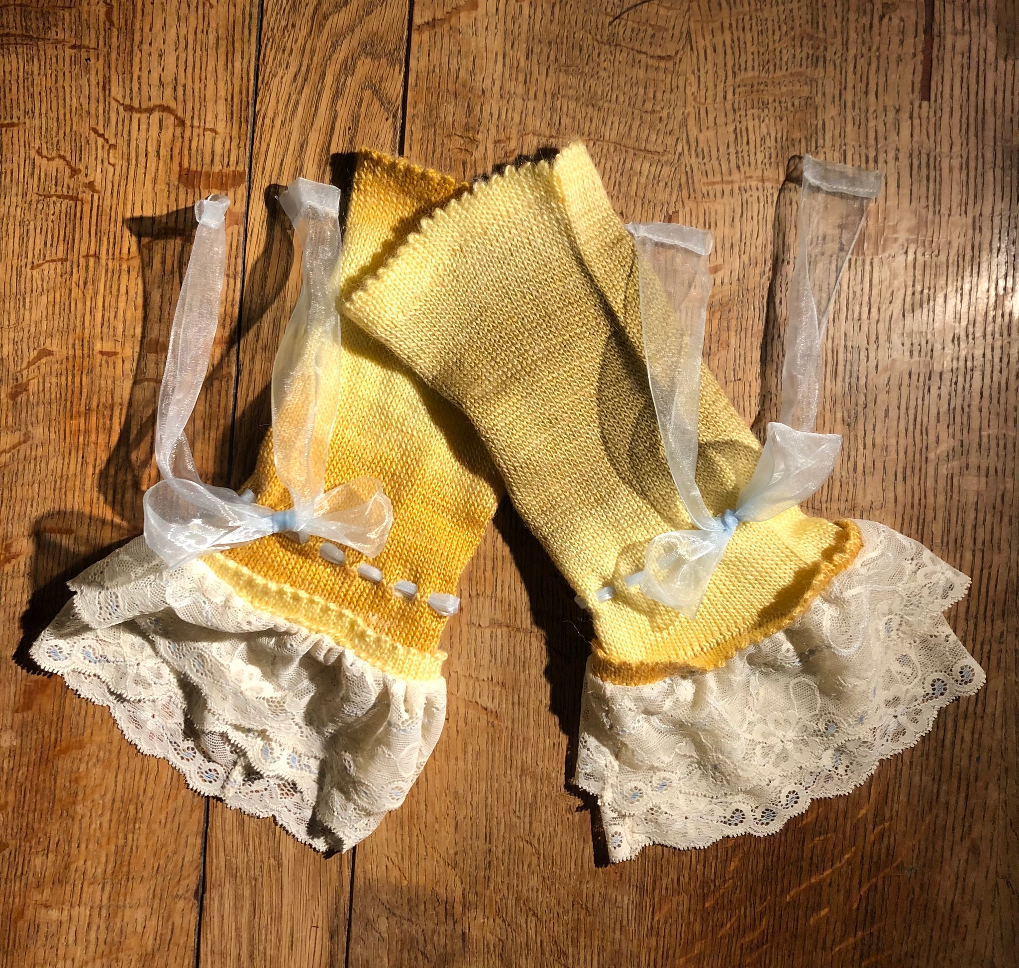 Ochres hand cranked wrist warmers
