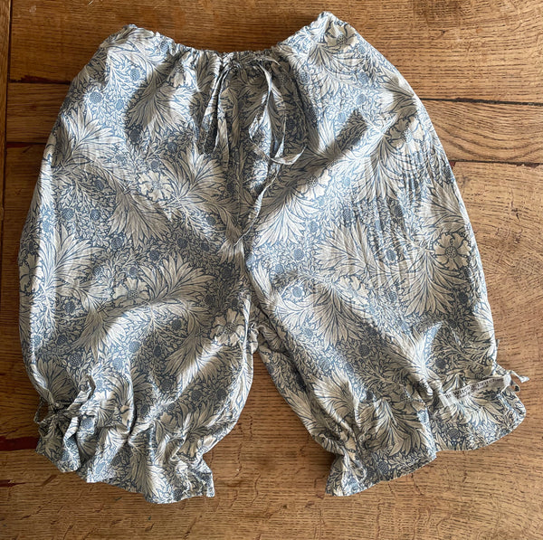 Blue cream floral fine cotton lawn women’s short bloomers (38”)