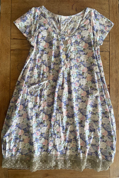 Mauve pastel floral cotton women’s short sleeved smock dress (42” bust)