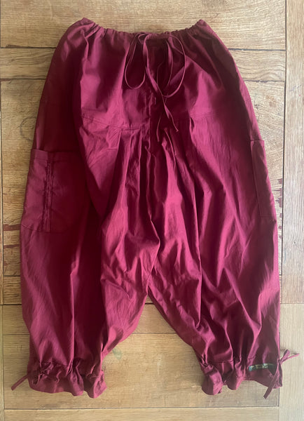 Maroon cotton women’s dropped crotch bloomers (46”)