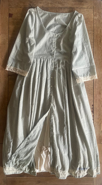 Pale lichen cotton women’s long sleeve button front dress (38” bust)