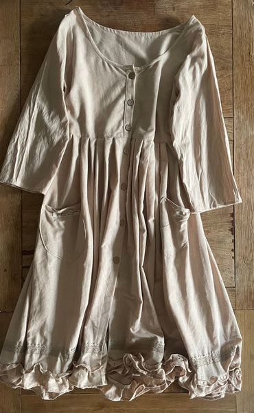 Blush beige linen/cotton blend women’s long sleeved button front dress/jacket (46” bust)