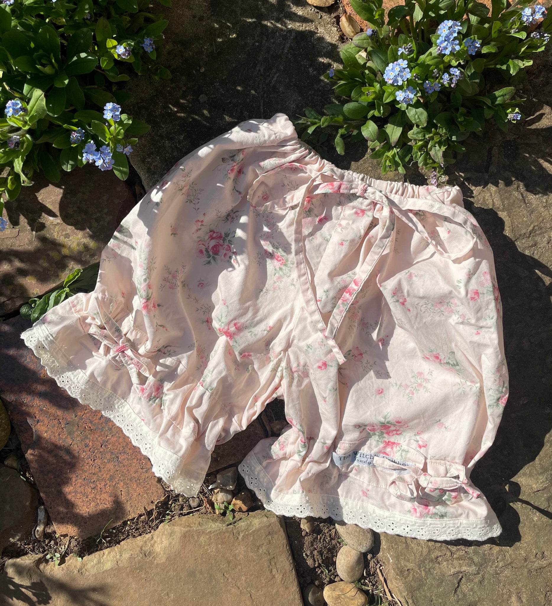 Vintage rose on peach cotton women’s short bloomers (32”)