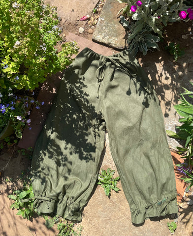 Oak green cotton/linen blend women’s long bloomers (40”)