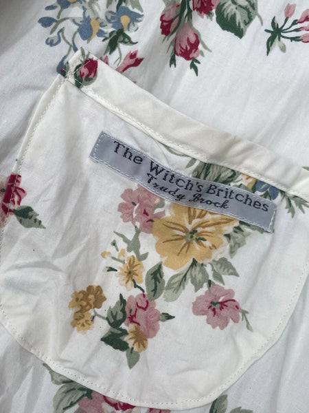 Summer roses on cream cotton women’s button front jacket top (46” bust)