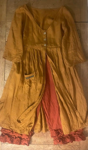 Cinnamon linen women’s button front long sleeved dress jacket (44” bust)