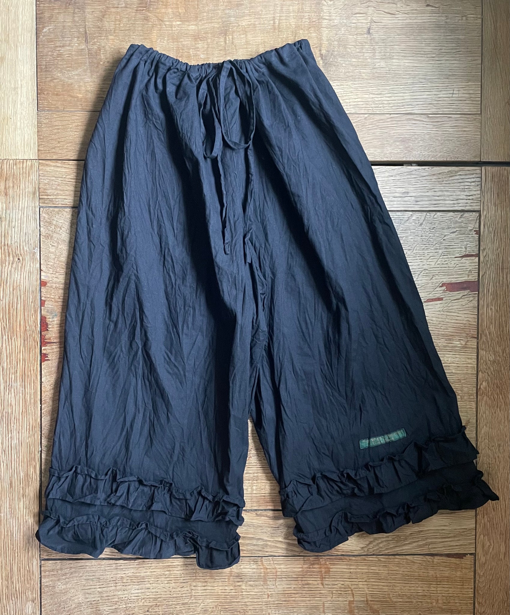 Black cotton women’s Victorian style bloomers (42”)