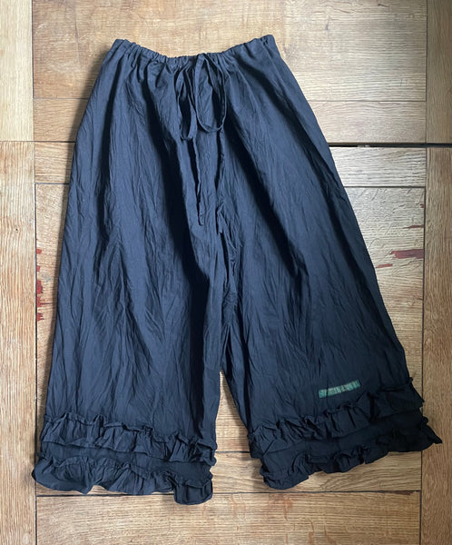 Black cotton women’s Victorian style bloomers (42”)