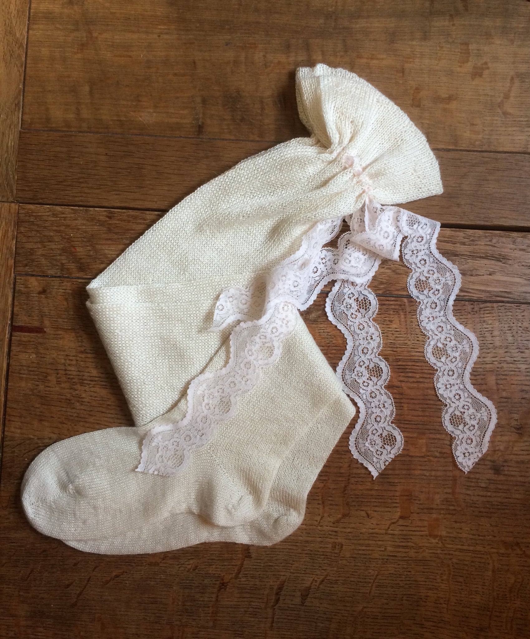 Vanilla silk/alpaca hand cranked stockings. (4-6)
