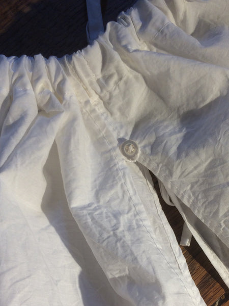 Cream cotton lawn women’s short crotchless bloomers (40”)