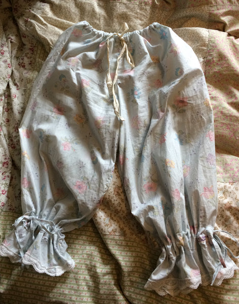 Soft and delicate women’s long cotton bloomers (40”)