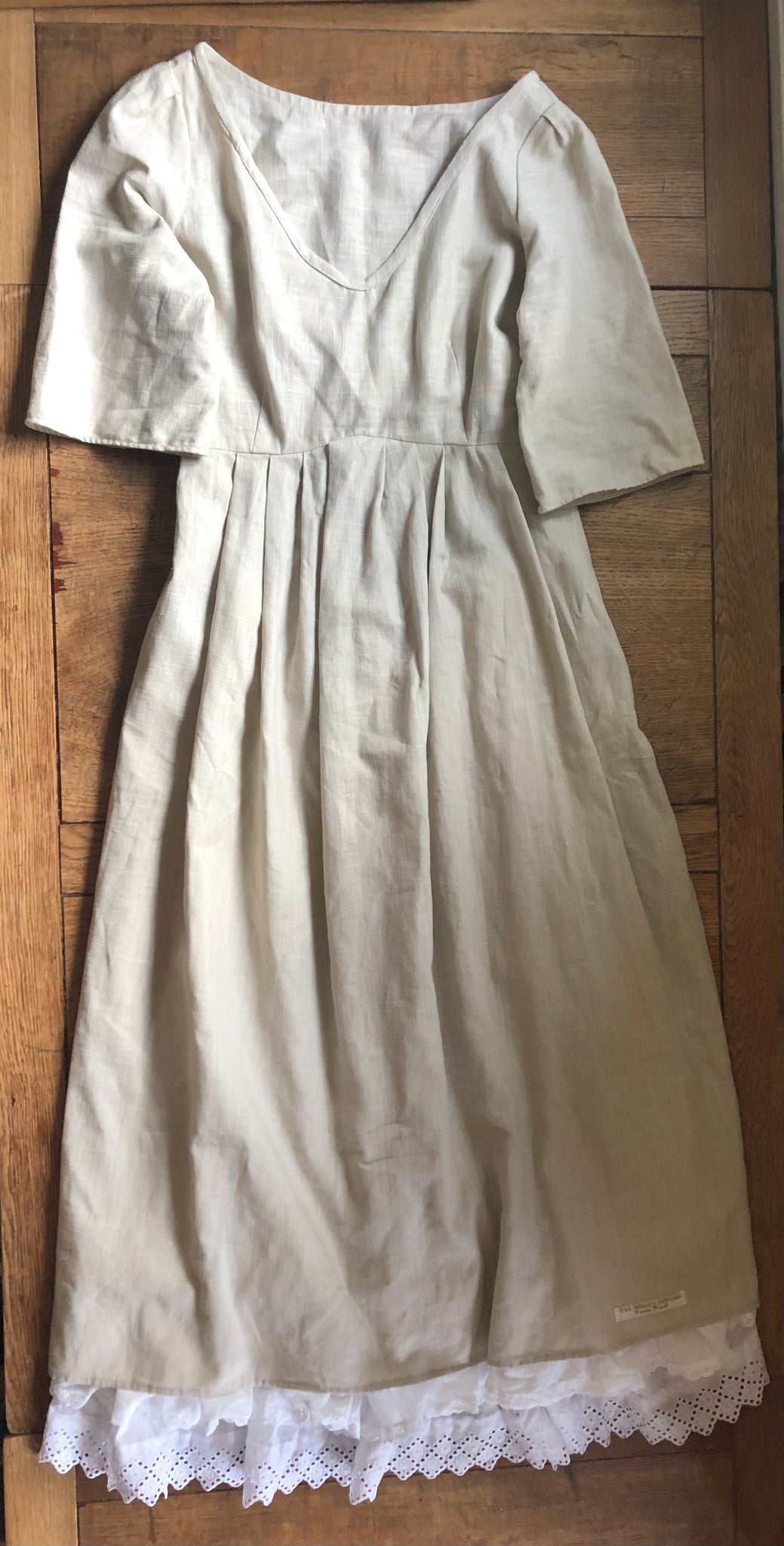Limestone linen women’s sleeved dress (42”bust)