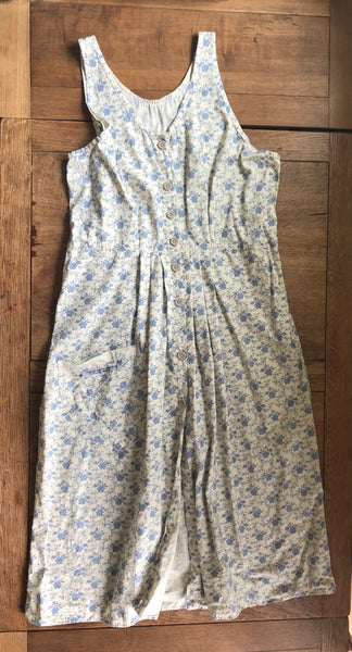 Wedge wood floral print cotton women’s button front pinafore dress (46” bust)