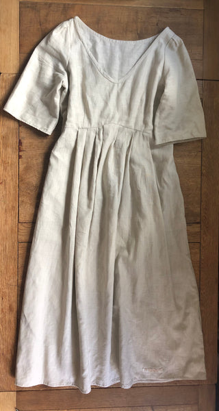 Limestone linen women’s sleeved dress (42”bust)