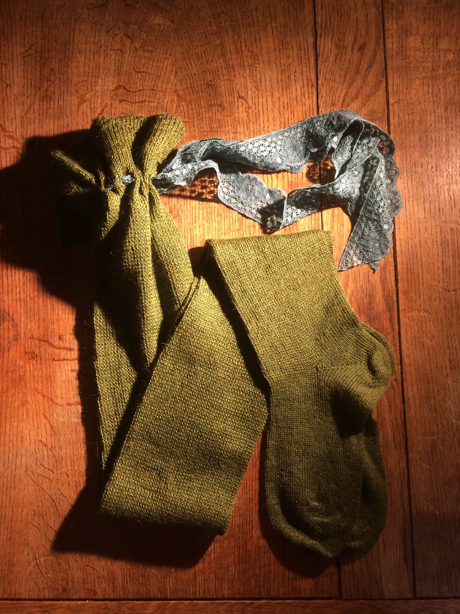 Olive green hand cranked silk/alpaca stockings (4-6)