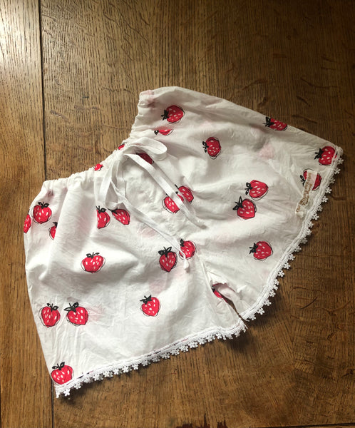 Strawberries on white cotton batiste women’s boxer shorts (32”)