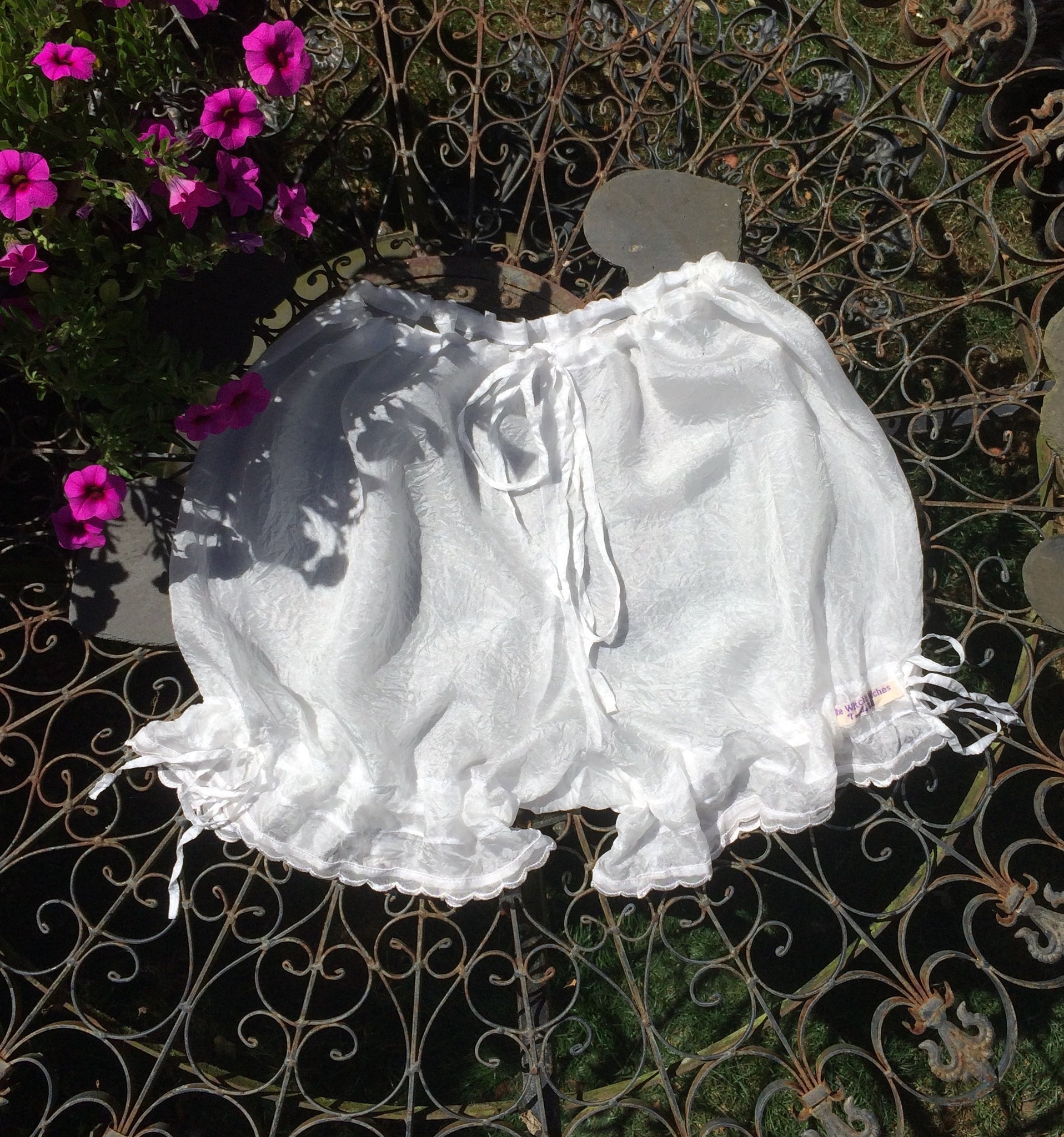 White silk women's short bloomers (42")